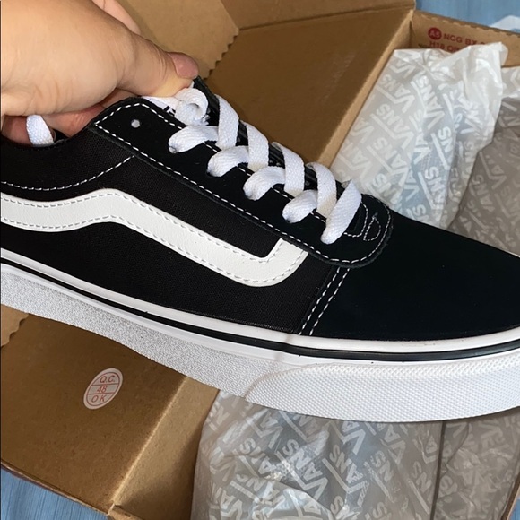 Vans Shoes - NWOT Vans Old Skool Women size US 8
